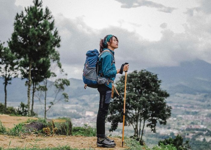 sepatu mendaki gunung wanita