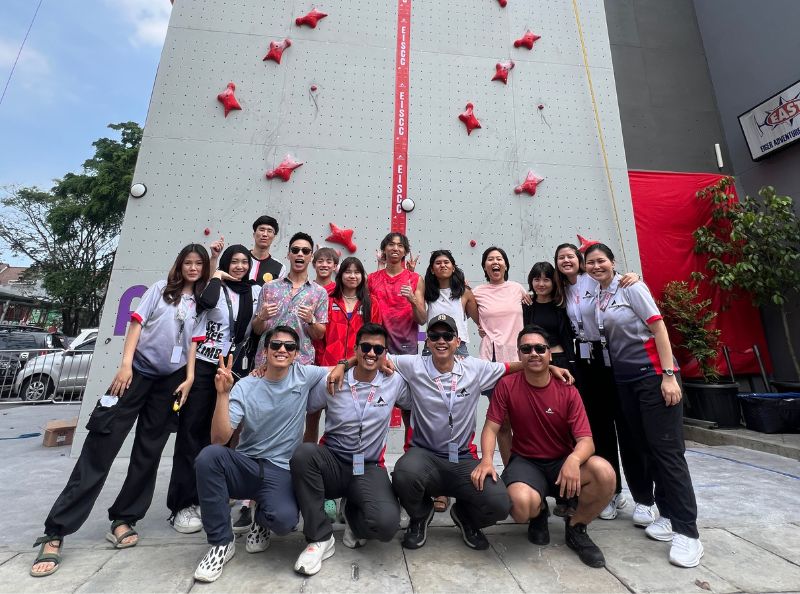 Atlet Internasional dan Panitia EISCC 2024