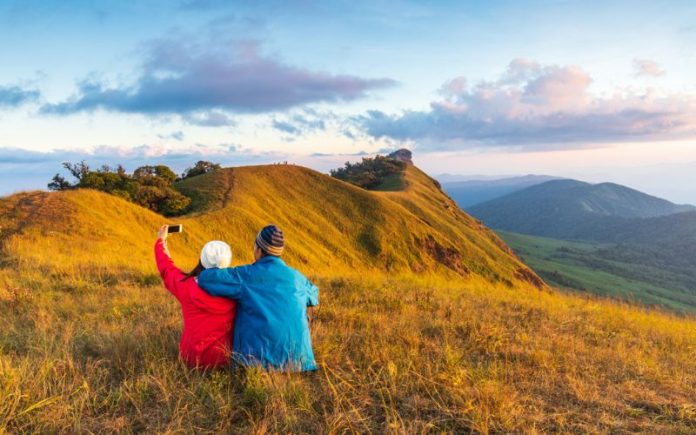 gunung dengan trek terpanjang di indonesia