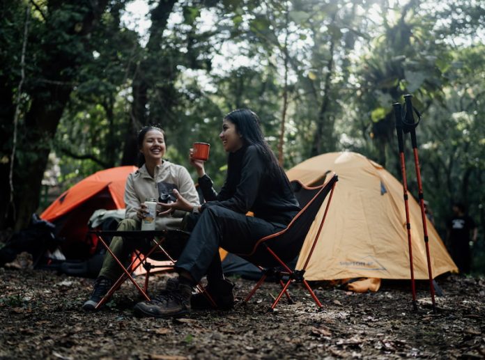 outfit camping wanita