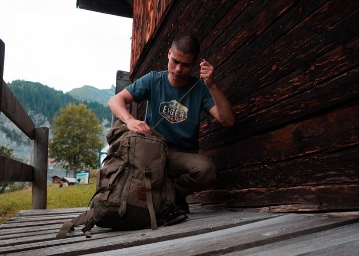 barang yang harus dibawa saat perjalanan jauh