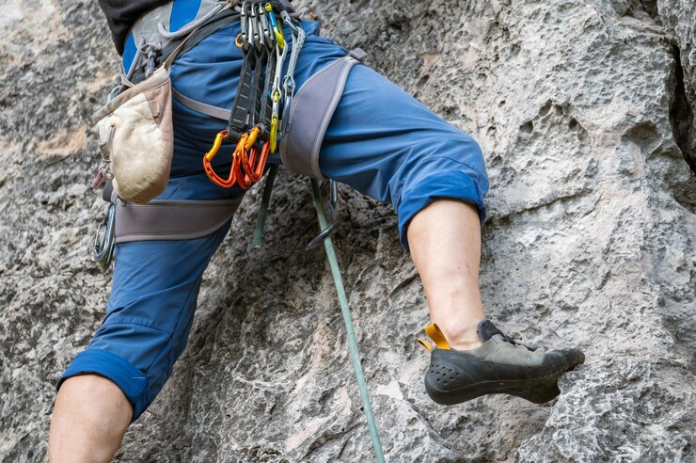 sepatu panjat tebing