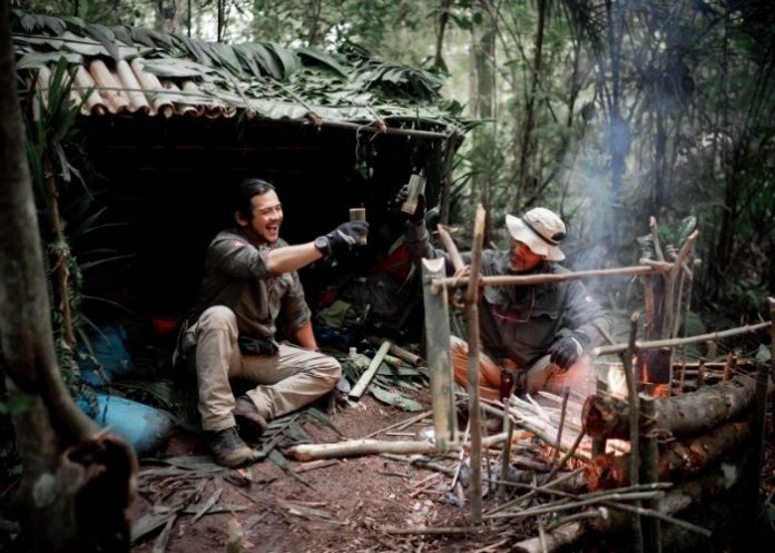 peralatan survival di hutan