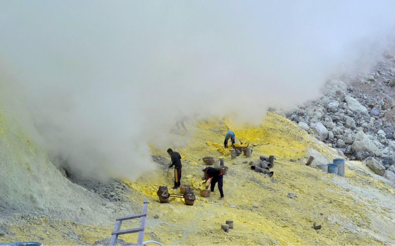 Blue fire kawah ijen