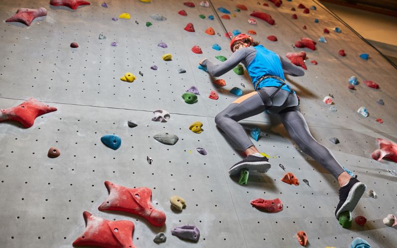 Rock climbing descender