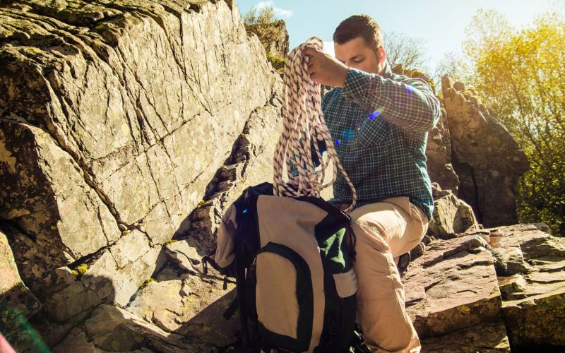 Rock climbing descender