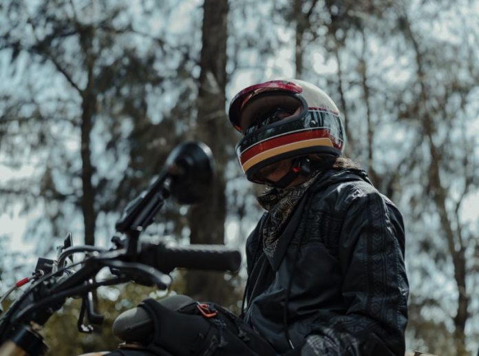 perlengkapan berkendara musim hujan