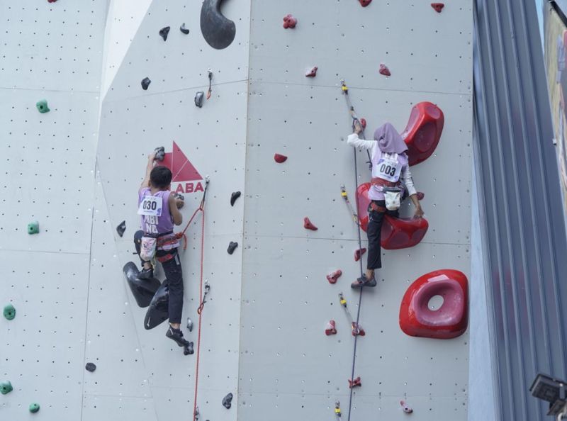 panjat tebing anak EIGER