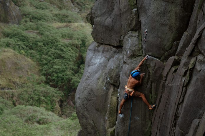 panjat tebing gunung parang purwakarta