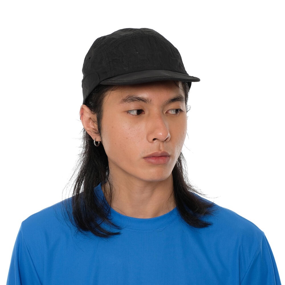 Topi dari EIGER untuk perlengkapan lari