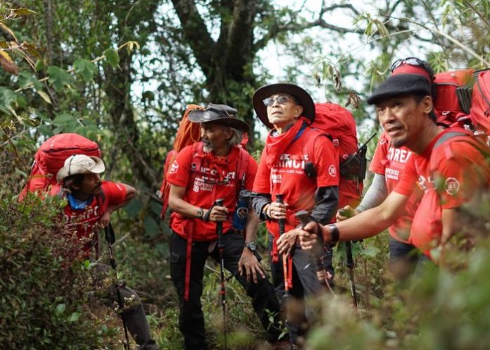pendakian gunung abang