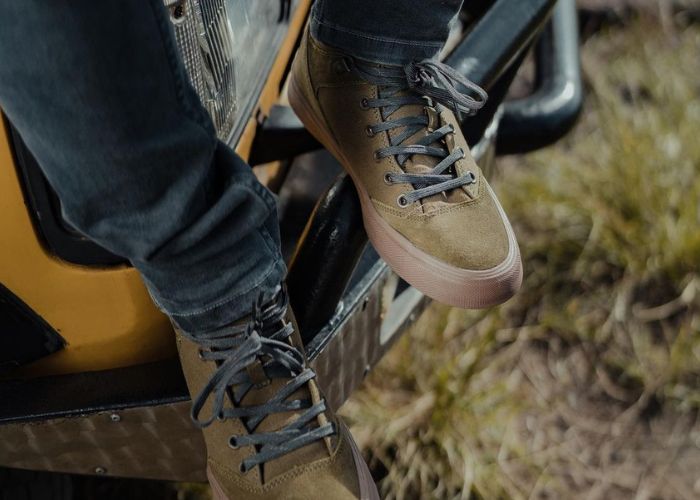 cara membersihkan sepatu suede