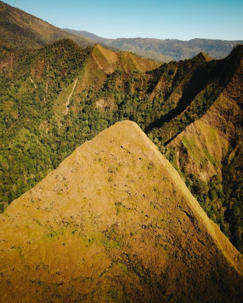 puncak gunung piramid