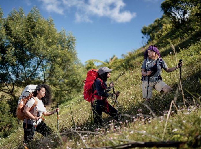 Tips Hiking Wanita Petualang