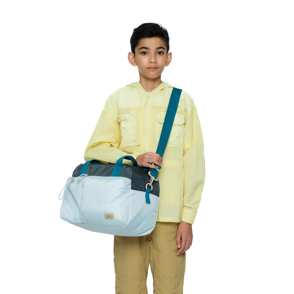 Junior Luchi Duffle Bags 15 merupakan Rekomendasi Perlengkapan Camping dan Traveling dari EIGER Adventure