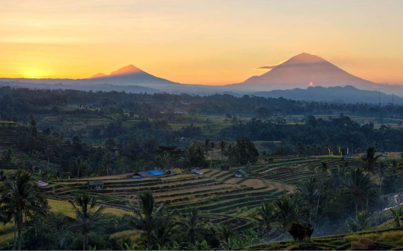 Jalur pendakian gunung agung