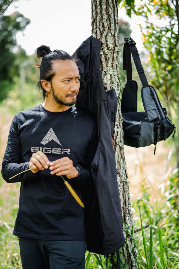 Kaos Etnisch LS T-Shirt, Celana Longgar, Waist Bag