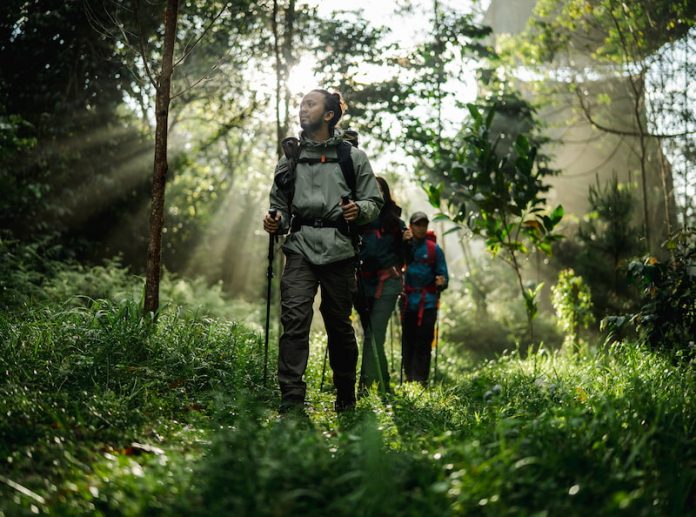 Untuk membuat pendakianmu semakin seru, kamu perlu mengetahui style pendaki pria Indonesia yang membuatnya trendy dan stylish. Temukan di sini!