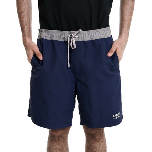 Boardshort dan Kaos Lengan Panjang