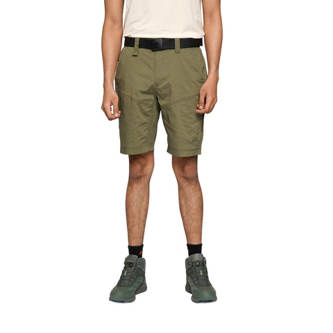 Celana Pendek dan Kaos Lengan Pendek