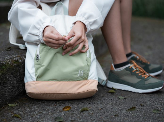 cara menghilangkan jamur di tas