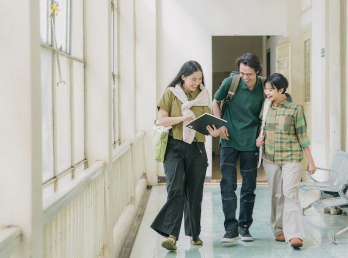 peralatan kuliah untuk maba