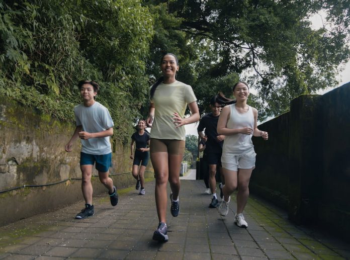 rekomendasi sepatu running lokal