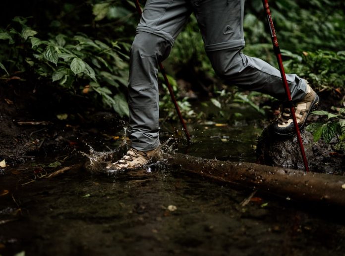 sepatu trekking
