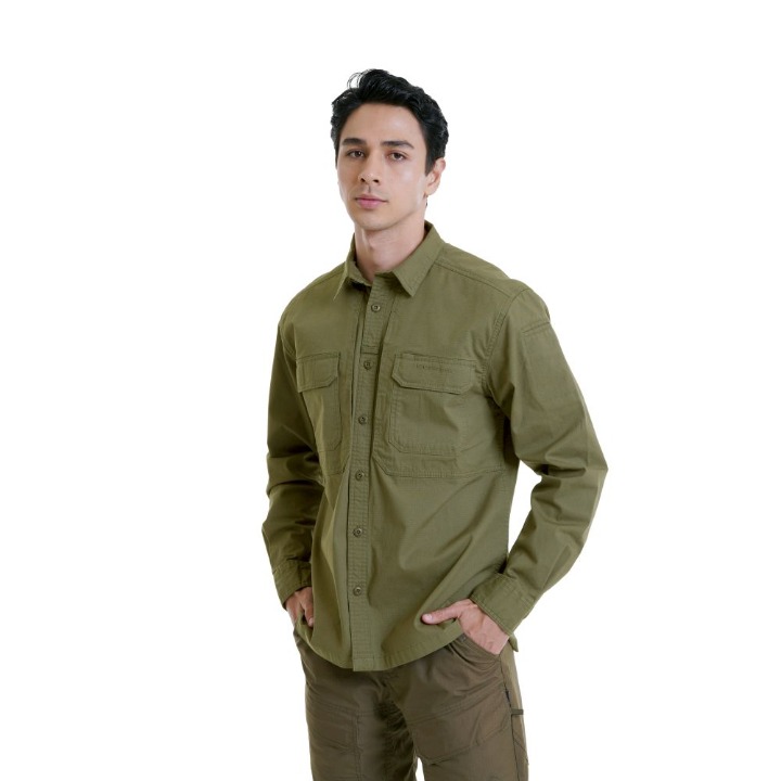 Kemeja taktikal dari EIGER yaitu Men’s Urban Tactical 2.0 LS