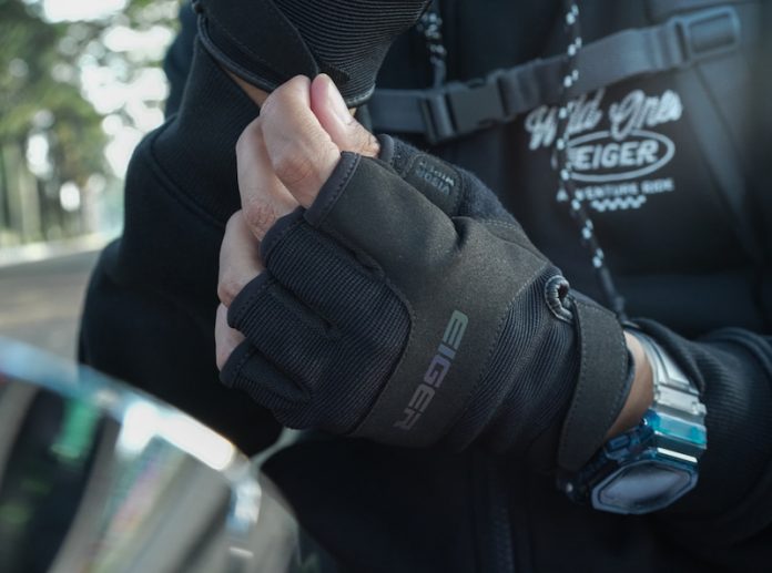 outfit motoran wanita