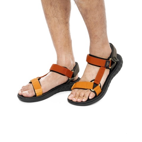 Vashroll 1.0 merupakan sepatu sandal pria dari EIGER
