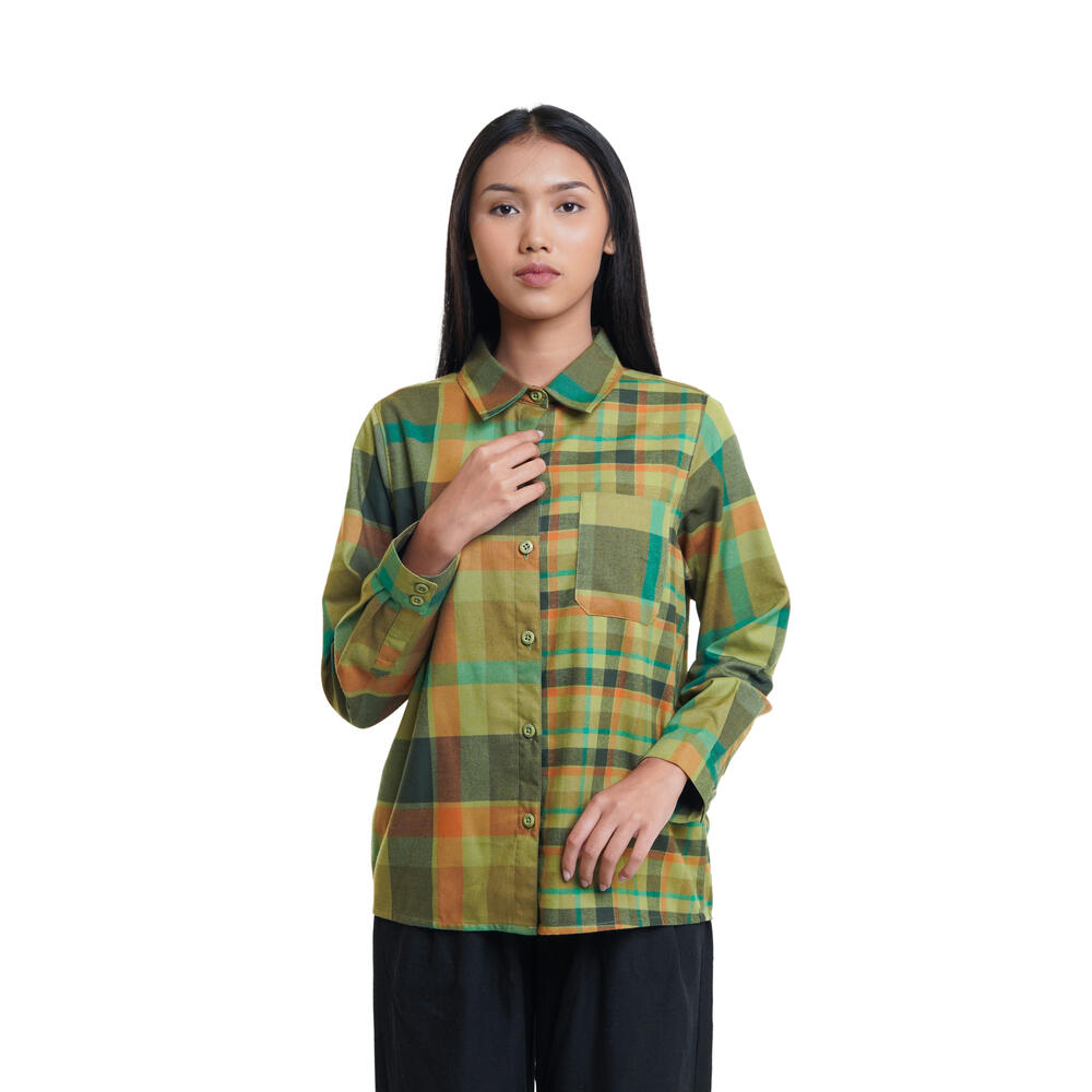 Women Varsha Plaid Shirt merupakan kemeja flanel wanita dari EIGER