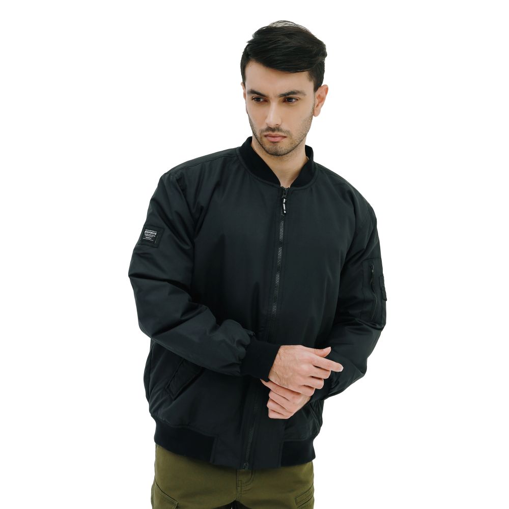 X-Rapidity 1.0 merupakan jaket bomber pria dari EIGER