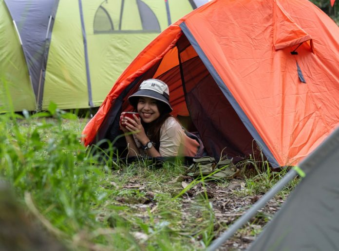 camping pinggir sungai bandung