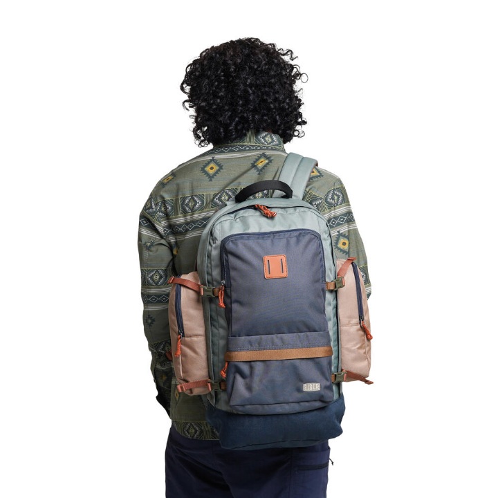 Camfest Backpack 30L merupakan travel pack dari EIGER