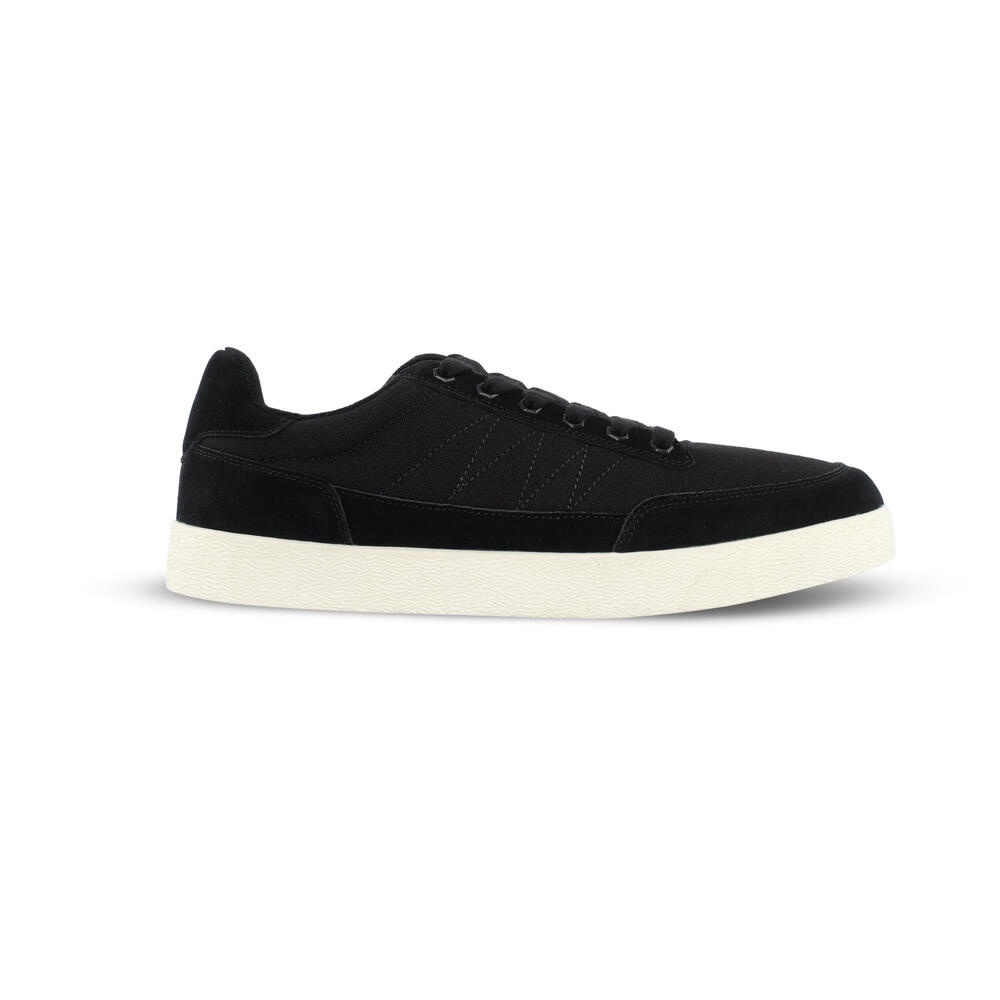 Clifton 1.0 merupakan sepatu lebaran dari EIGER