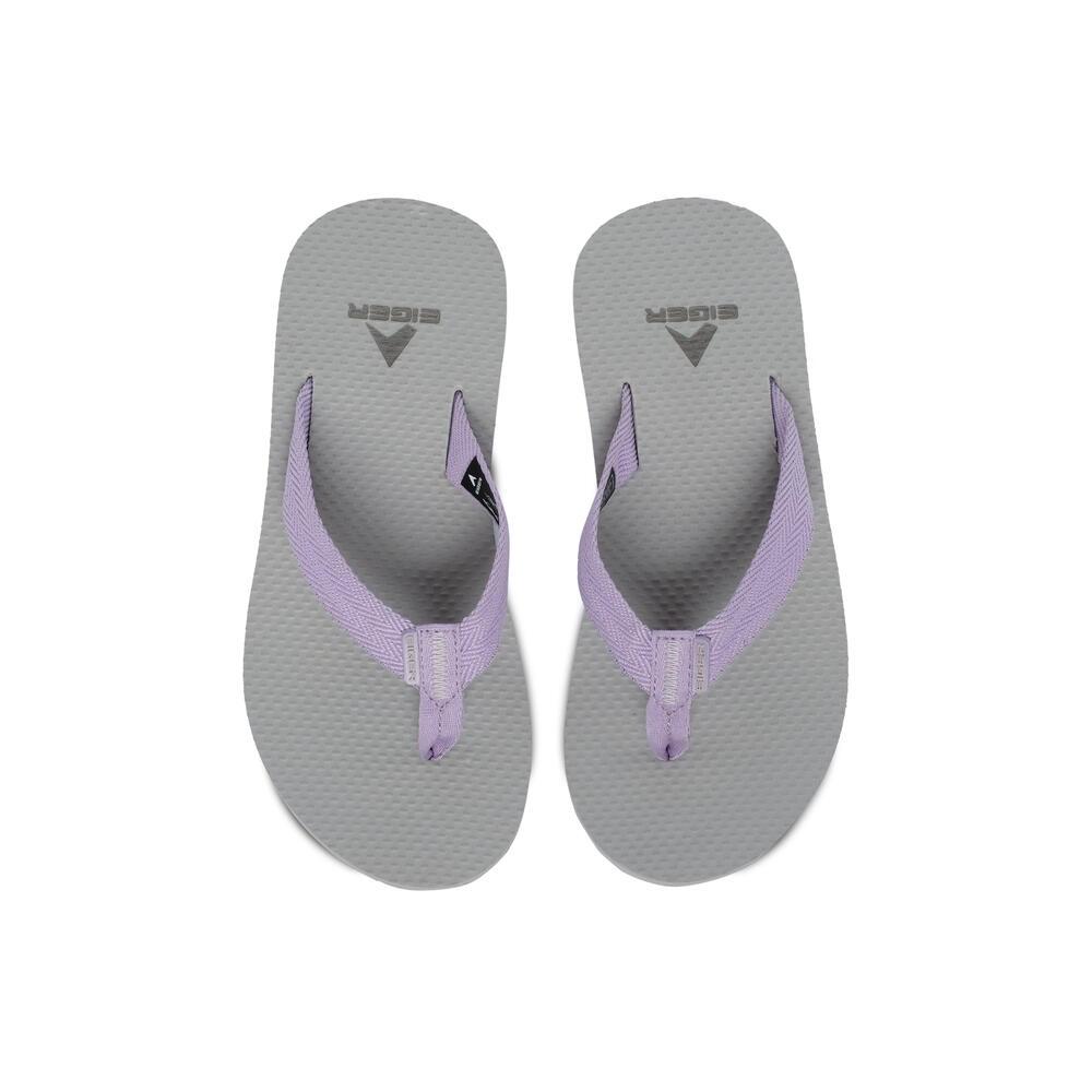 Junior Phraya Pinch Strap merupakan sandal jepit dari EIGER