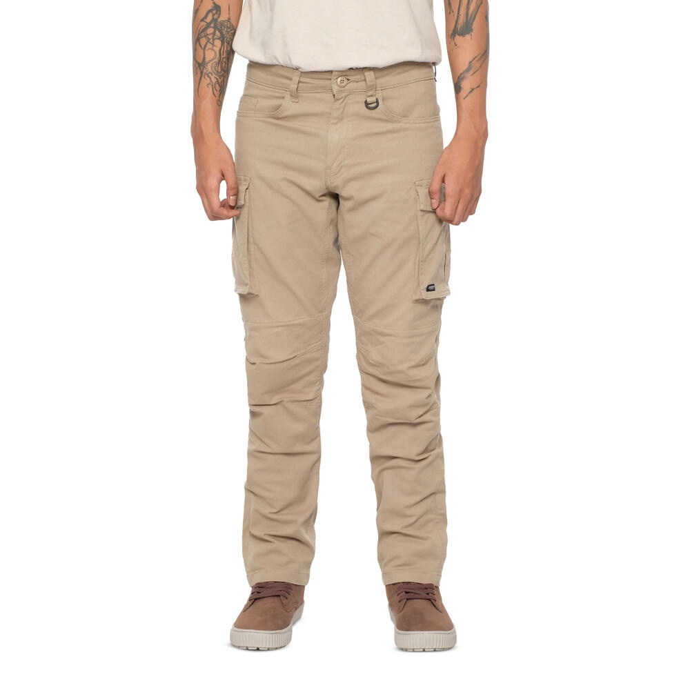 Lander Race merupakan celana khaki dari EIGER