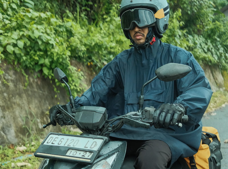 Rekomendasi Mantel Hujan dari EIGER