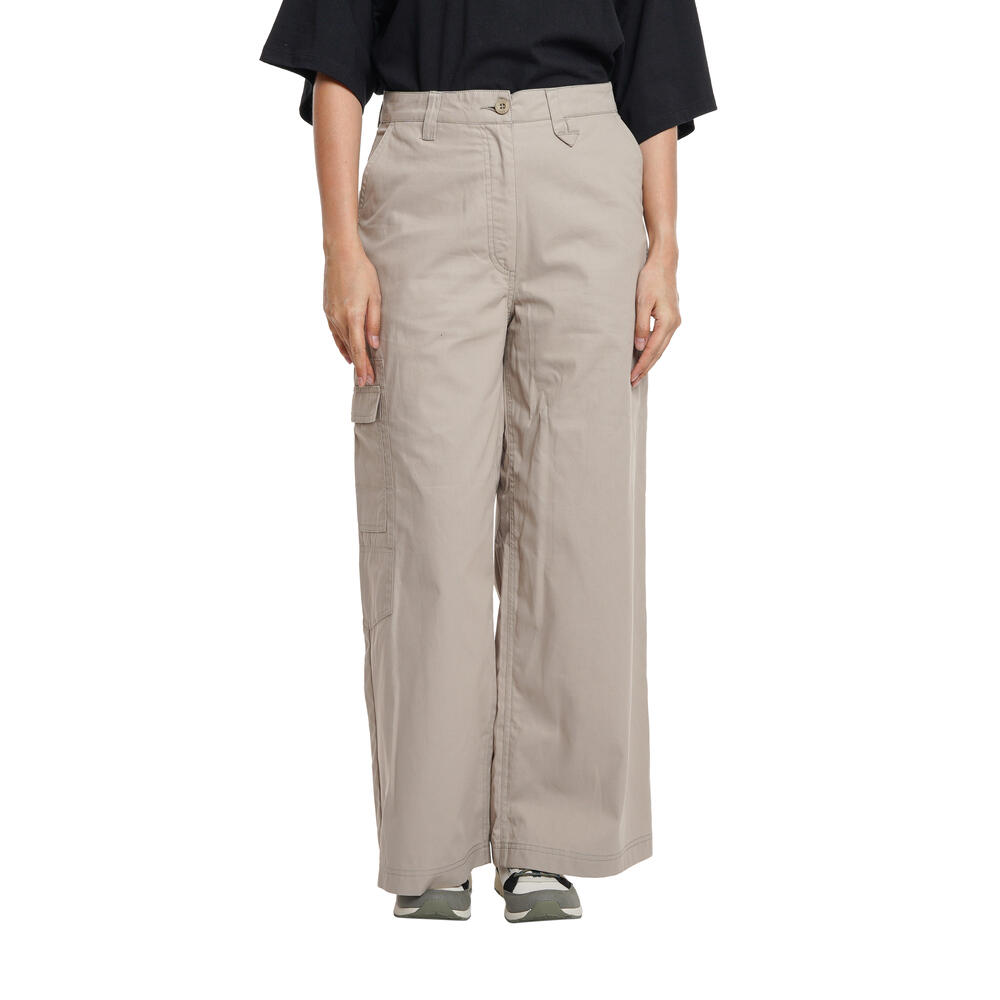 Women Trisha Carpenter Pants merupakan celana khaki dari EIGER