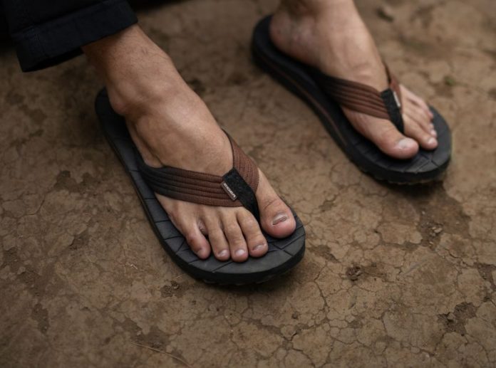 sandal jepit