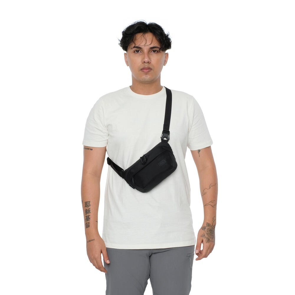 TAC Grayman Waist Bag 2L merupakan Tas EIGER Kecil