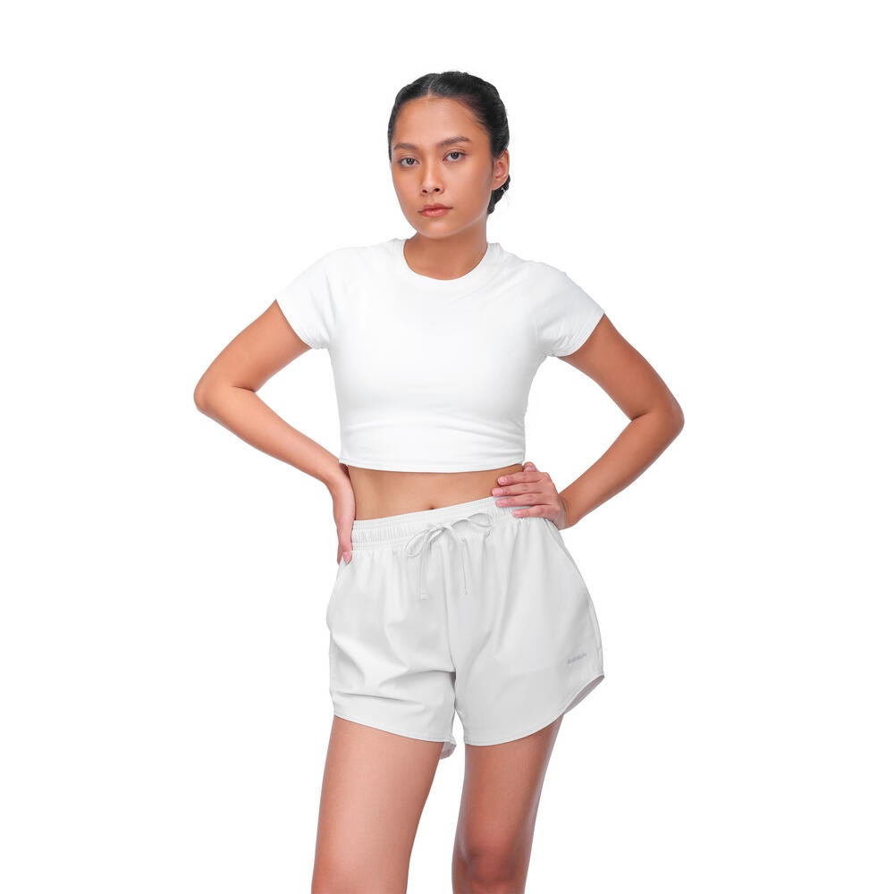 A-DAPT Breezefit Crop Top merupakan outfit tenis dari EIGER