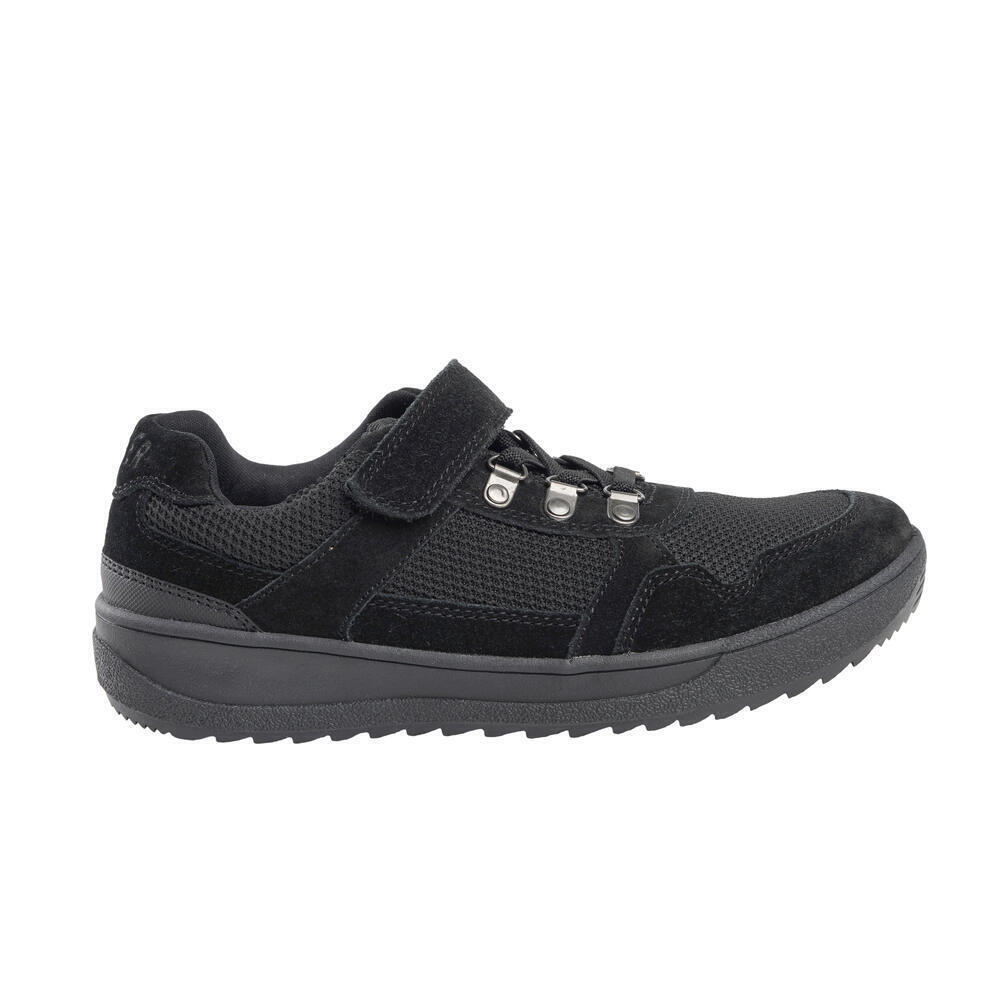 Junior Finland merupakan sepatu sekolah warna hitam dari EIGER