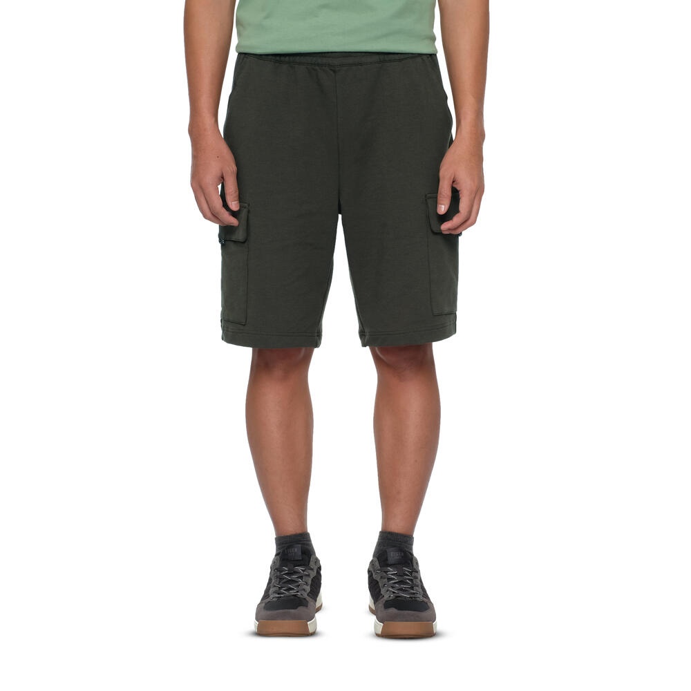 Karimata Cargo Sweat Shorts merupakan celana pendek cargo pria dari EIGER