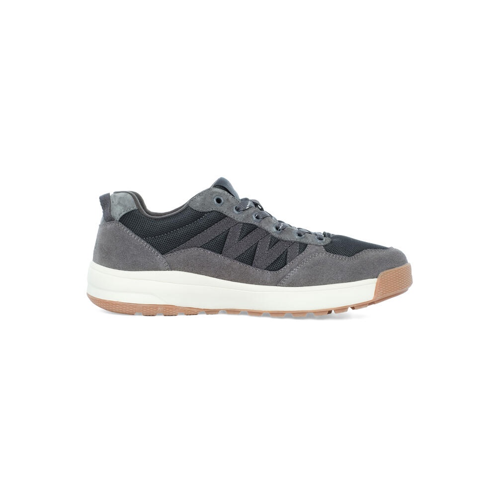 Zermatt Lowcut merupakan sepatu sneakers pria dari EIGER