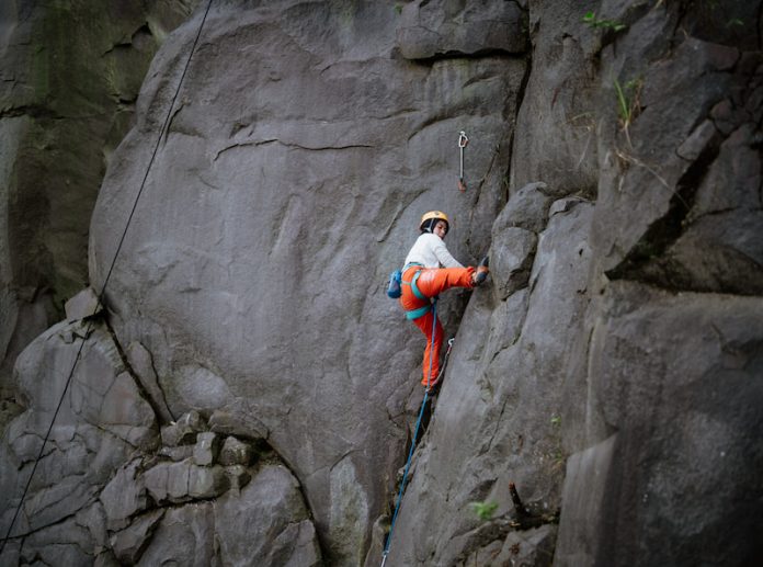 abseiling adalah