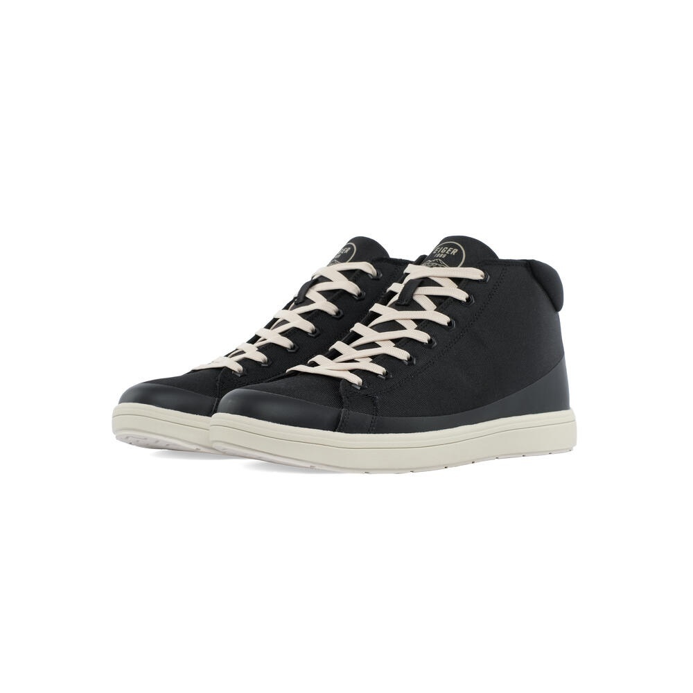 Crosstown Midcut Light merupakan sepatu hitam pria dari EIGER