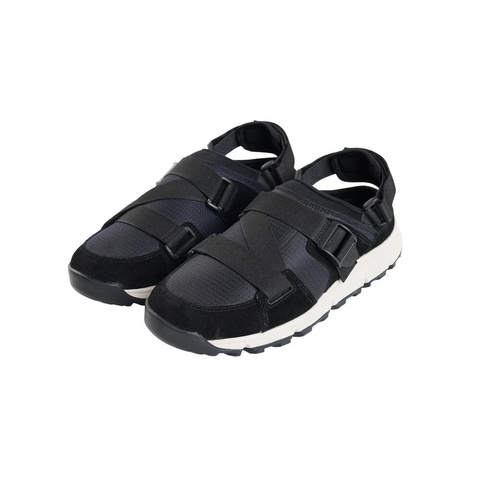 Naxos Low Cut merupakan sepatu hitam pria dari EIGER