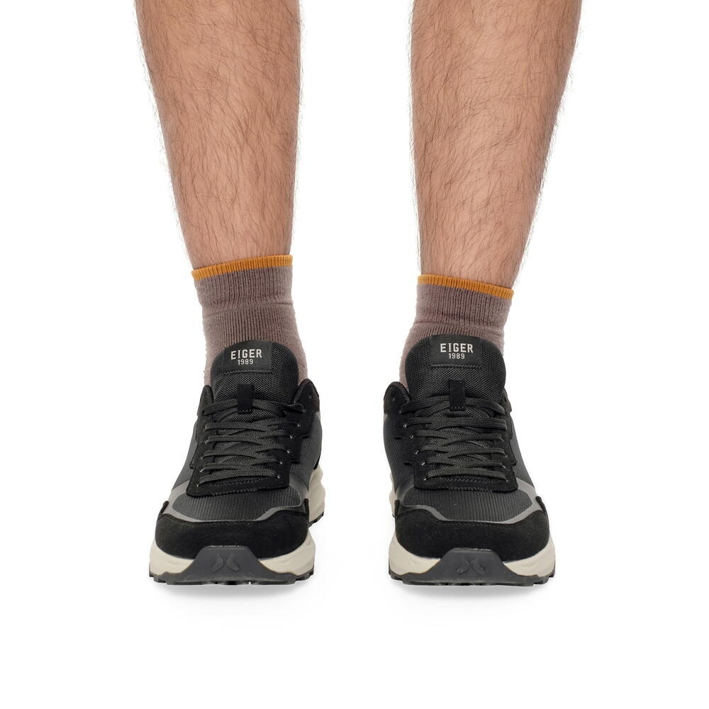 Verdant Low Cut merupakan sepatu hitam pria dari EIGER